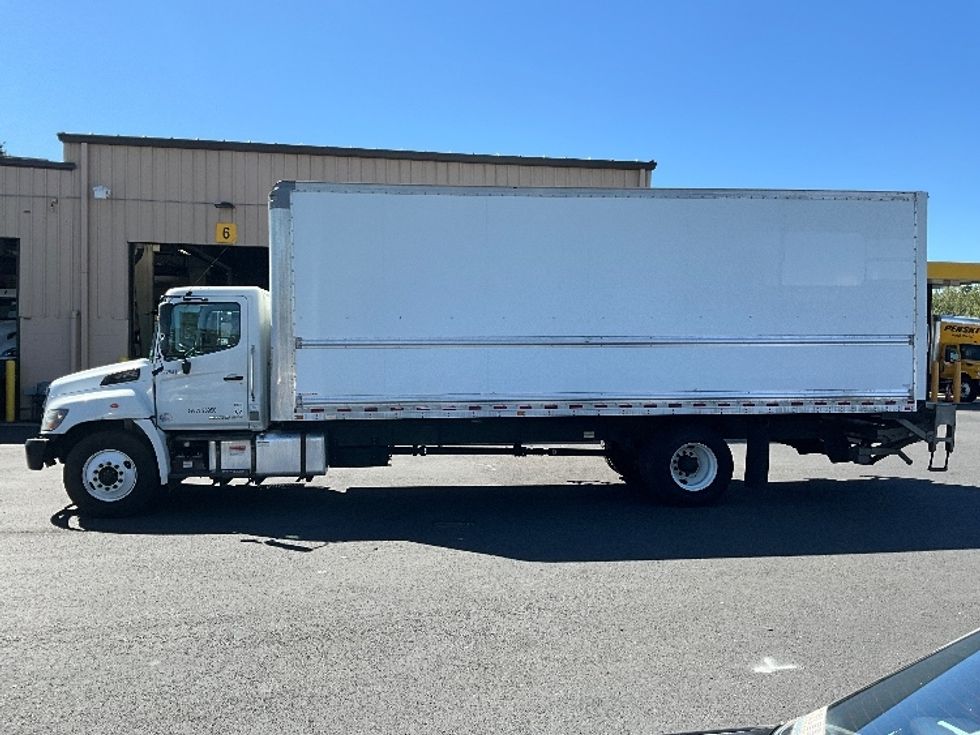 Medium Duty Box Truck-Light and Medium Duty Trucks-Hino-2019-268-Portland-OR-101,660\n\t\tmiles-$ 60,250 - Image 4