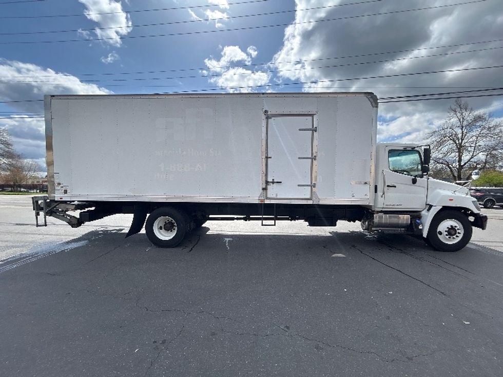 Medium Duty Box Truck-Light and Medium Duty Trucks-Hino-2019-268-Portland-OR-70,848\n\t\tmiles-$ 62,750 - Image 15