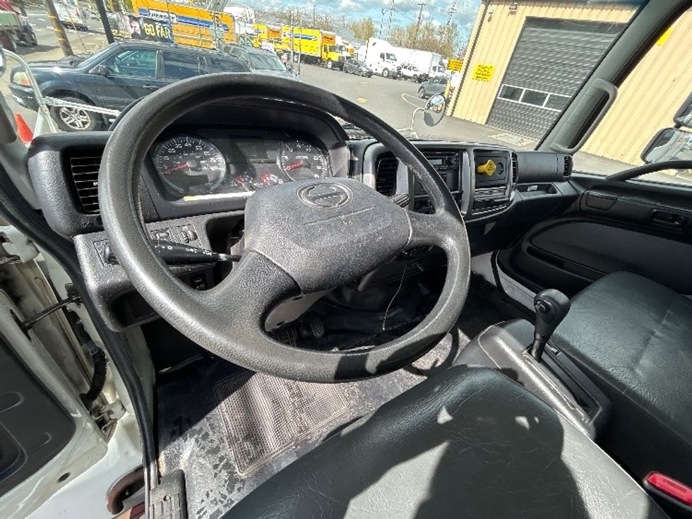 Medium Duty Box Truck-Light and Medium Duty Trucks-Hino-2019-268-Portland-OR-70,848\n\t\tmiles-$ 62,750 - Image 17