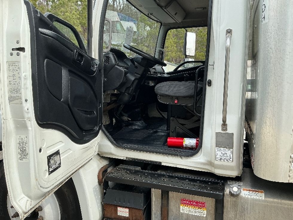 Medium Duty Box Truck-Light and Medium Duty Trucks-Hino-2019-268-Prince George-VA-315,523\n\t\tmiles-$ 29,750 - Image 16