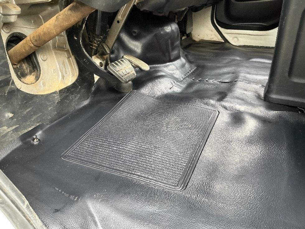 Medium Duty Box Truck-Light and Medium Duty Trucks-Hino-2019-268-Prince George-VA-315,523\n\t\tmiles-$ 29,750 - Image 17