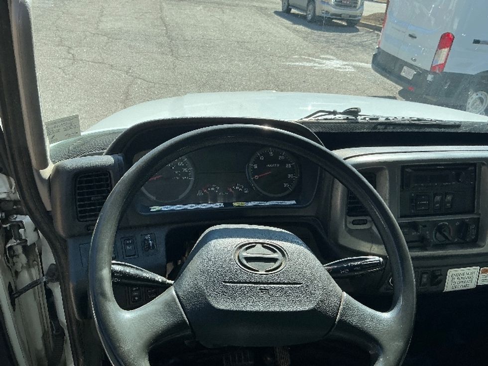 Medium Duty Box Truck-Light and Medium Duty Trucks-Hino-2019-268-Prince George-VA-315,523\n\t\tmiles-$ 29,750 - Image 18