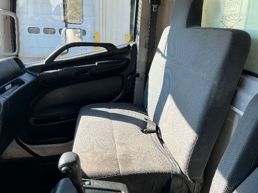 Medium Duty Box Truck-Light and Medium Duty Trucks-Hino-2019-268-Prince George-VA-315,523\n\t\tmiles-$ 29,750 - Image 19