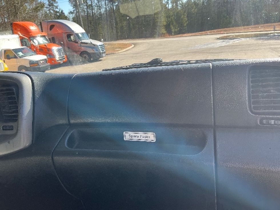 Medium Duty Box Truck-Light and Medium Duty Trucks-Hino-2019-268-Prince George-VA-315,523\n\t\tmiles-$ 29,750 - Image 21