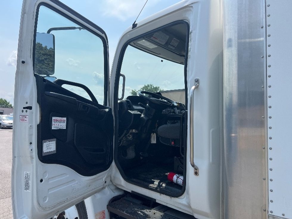 Medium Duty Box Truck-Light and Medium Duty Trucks-Hino-2019-268-Rochester-NY-131,712\n\t\tmiles-$ 37,500 - Image 16