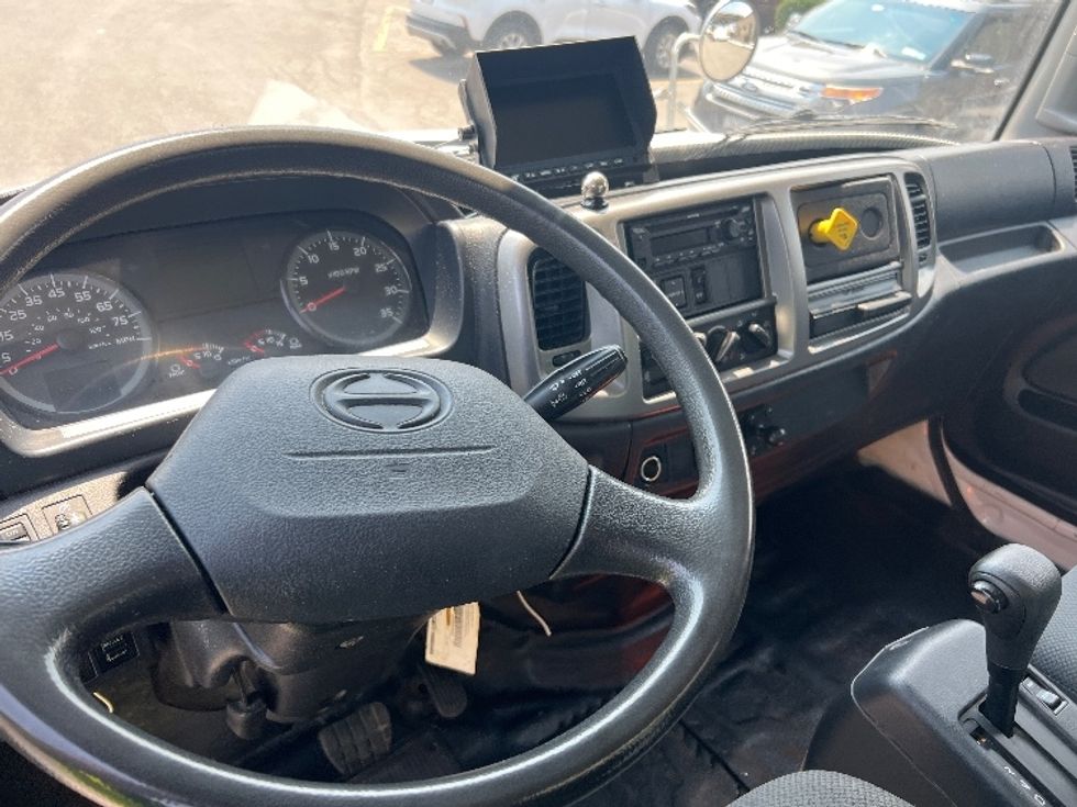Medium Duty Box Truck-Light and Medium Duty Trucks-Hino-2019-268-Rochester-NY-131,712\n\t\tmiles-$ 37,500 - Image 17