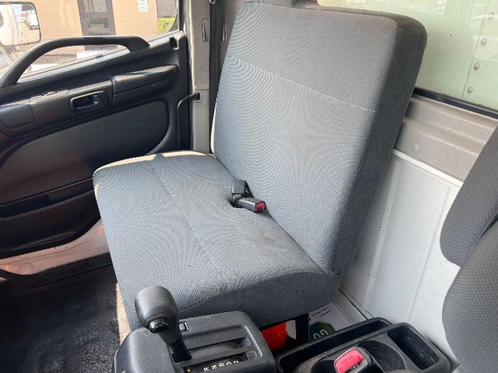 Medium Duty Box Truck-Light and Medium Duty Trucks-Hino-2019-268-Rochester-NY-131,712\n\t\tmiles-$ 37,500 - Image 19