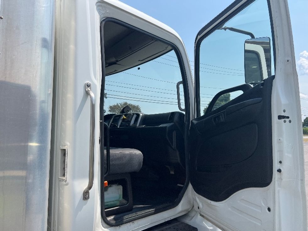Medium Duty Box Truck-Light and Medium Duty Trucks-Hino-2019-268-Rochester-NY-131,712\n\t\tmiles-$ 37,500 - Image 20