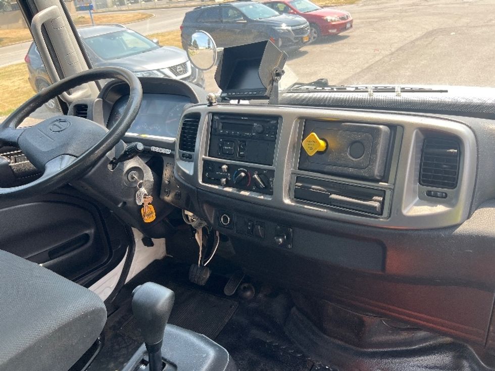 Medium Duty Box Truck-Light and Medium Duty Trucks-Hino-2019-268-Rochester-NY-131,712\n\t\tmiles-$ 37,500 - Image 22