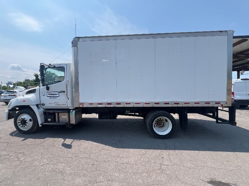 Medium Duty Box Truck-Light and Medium Duty Trucks-Hino-2019-268-Rochester-NY-131,712\n\t\tmiles-$ 37,500 - Image 4