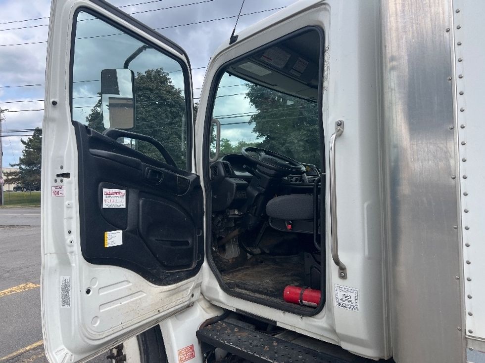 Medium Duty Box Truck-Light and Medium Duty Trucks-Hino-2019-268-Rochester-NY-131,813\n\t\tmiles-$ 36,750 - Image 16