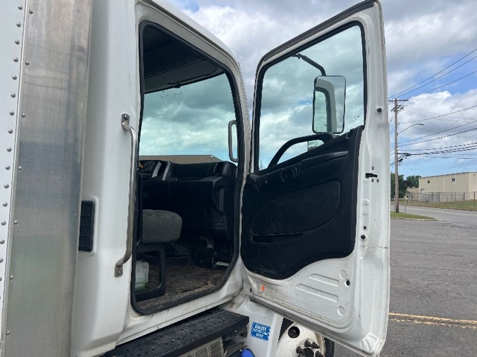 Medium Duty Box Truck-Light and Medium Duty Trucks-Hino-2019-268-Rochester-NY-131,813\n\t\tmiles-$ 36,750 - Image 20