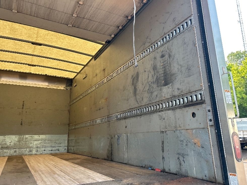 Medium Duty Box Truck-Light and Medium Duty Trucks-Hino-2019-268-Rochester-NY-139,052\n\t\tmiles-$ 36,500 - Image 12