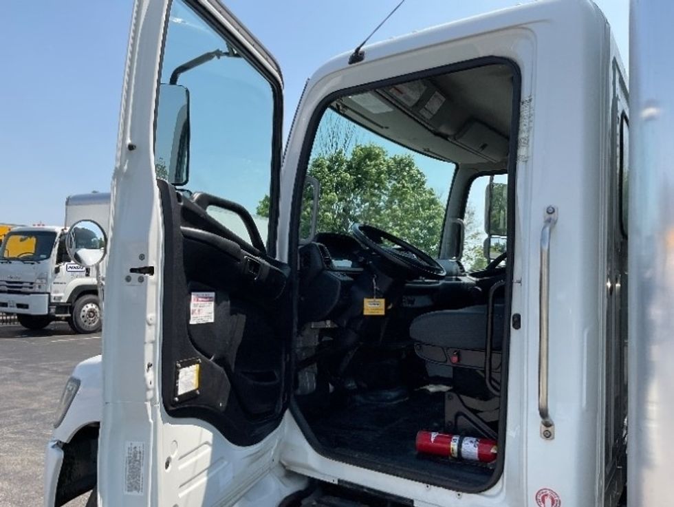 Medium Duty Box Truck-Light and Medium Duty Trucks-Hino-2019-268-Rochester-NY-139,052\n\t\tmiles-$ 36,500 - Image 16