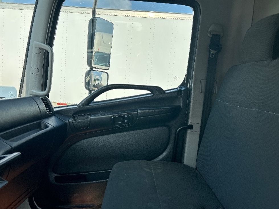 Medium Duty Box Truck-Light and Medium Duty Trucks-Hino-2019-268-Rochester-NY-139,052\n\t\tmiles-$ 36,500 - Image 19