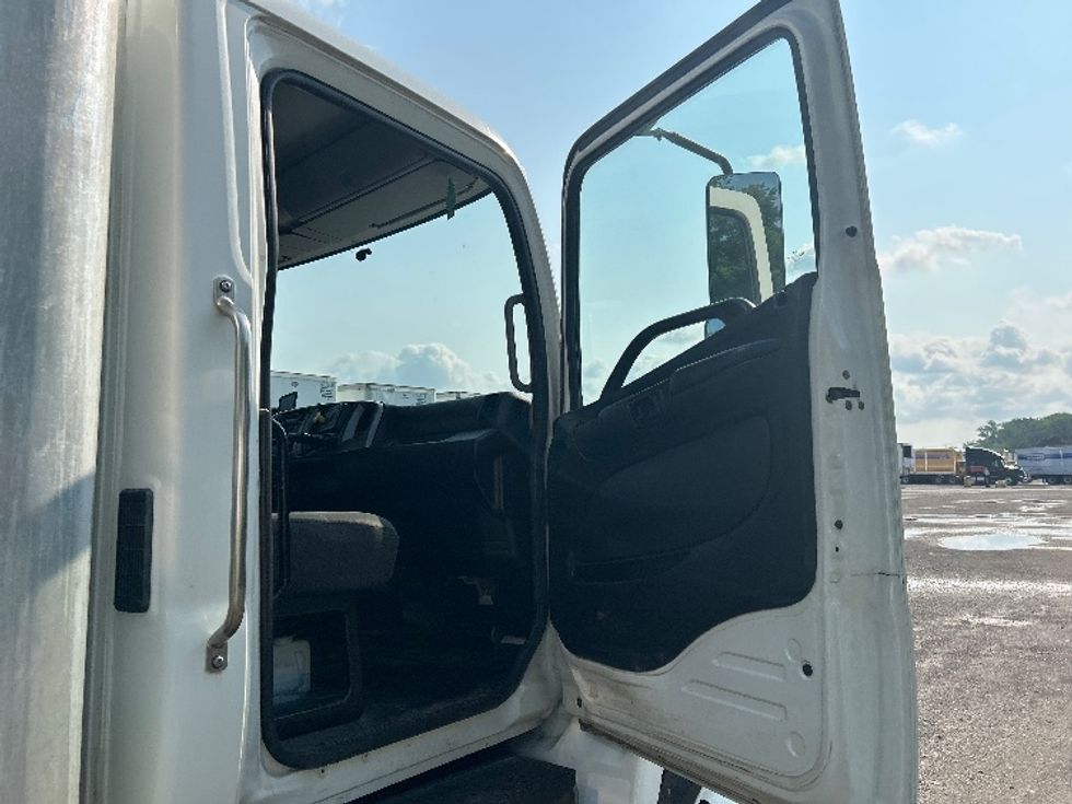 Medium Duty Box Truck-Light and Medium Duty Trucks-Hino-2019-268-Rochester-NY-139,052\n\t\tmiles-$ 36,500 - Image 20