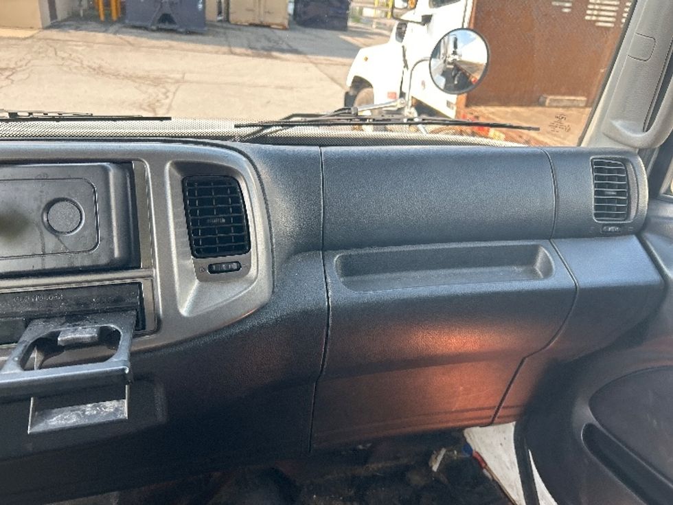 Medium Duty Box Truck-Light and Medium Duty Trucks-Hino-2019-268-Rochester-NY-139,052\n\t\tmiles-$ 36,500 - Image 21