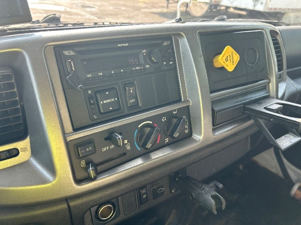 Medium Duty Box Truck-Light and Medium Duty Trucks-Hino-2019-268-Rochester-NY-139,052\n\t\tmiles-$ 36,500 - Image 25