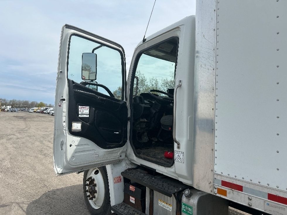 Medium Duty Box Truck-Light and Medium Duty Trucks-Hino-2019-268-Rochester-NY-139,437\n\t\tmiles-$ 36,250 - Image 16