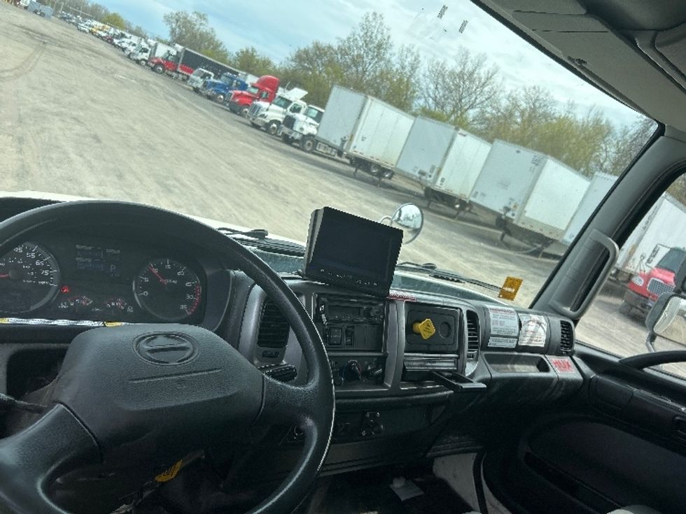 Medium Duty Box Truck-Light and Medium Duty Trucks-Hino-2019-268-Rochester-NY-139,437\n\t\tmiles-$ 36,250 - Image 18