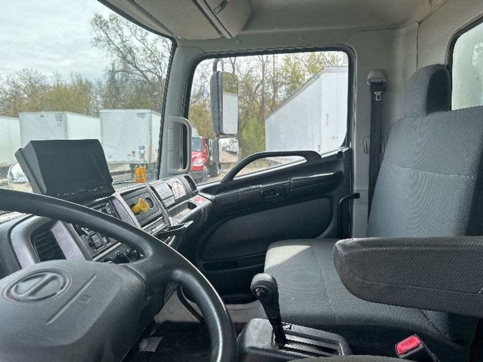 Medium Duty Box Truck-Light and Medium Duty Trucks-Hino-2019-268-Rochester-NY-139,437\n\t\tmiles-$ 36,250 - Image 19