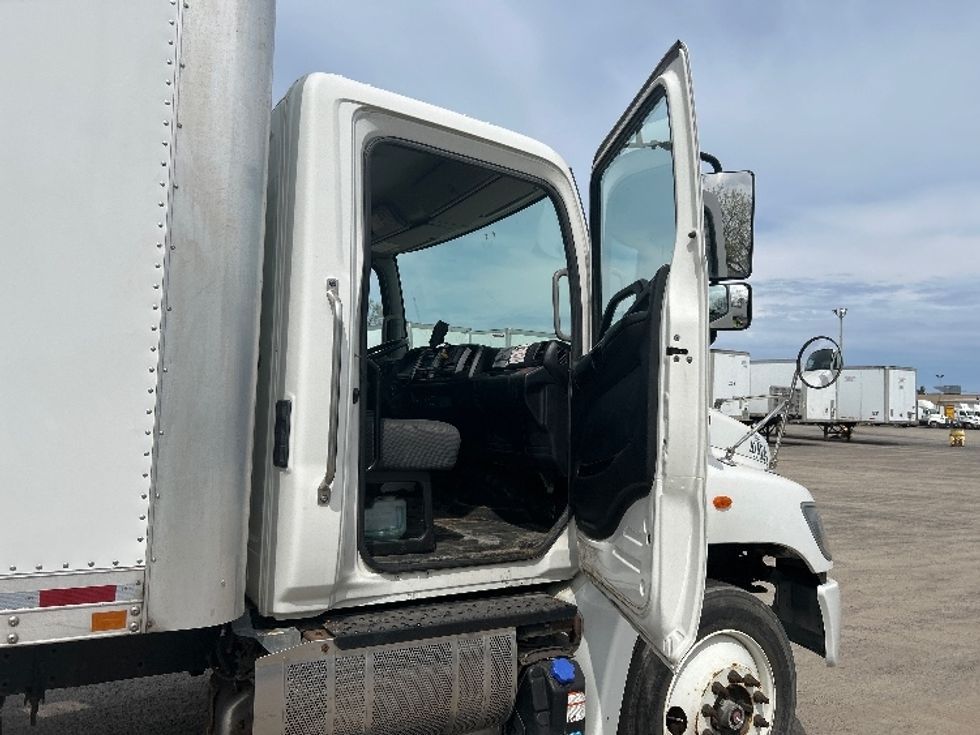 Medium Duty Box Truck-Light and Medium Duty Trucks-Hino-2019-268-Rochester-NY-139,437\n\t\tmiles-$ 36,250 - Image 20