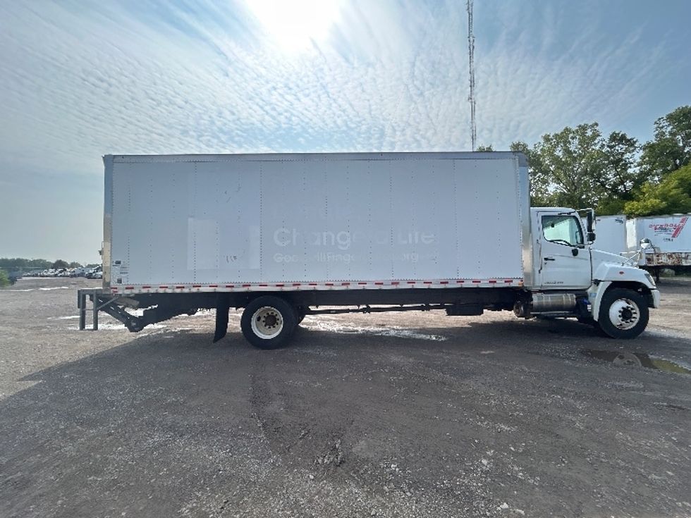 Medium Duty Box Truck-Light and Medium Duty Trucks-Hino-2019-268-Rochester-NY-145,100\n\t\tmiles-$ 48,750 - Image 15