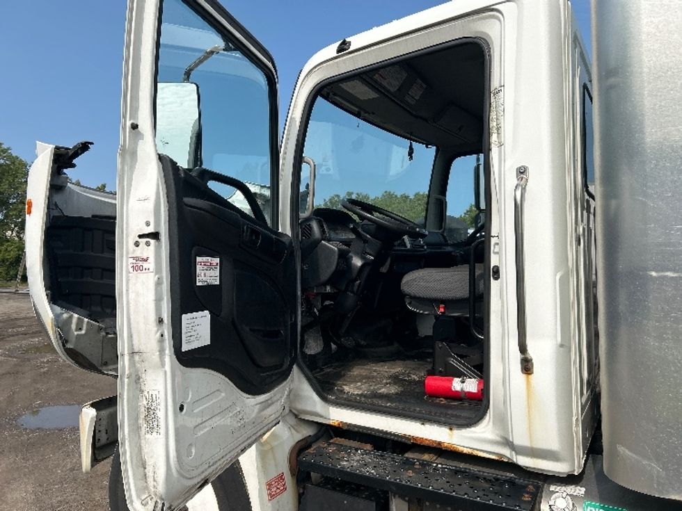 Medium Duty Box Truck-Light and Medium Duty Trucks-Hino-2019-268-Rochester-NY-145,100\n\t\tmiles-$ 48,750 - Image 16