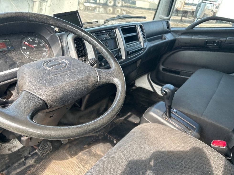 Medium Duty Box Truck-Light and Medium Duty Trucks-Hino-2019-268-Rochester-NY-145,100\n\t\tmiles-$ 48,750 - Image 17