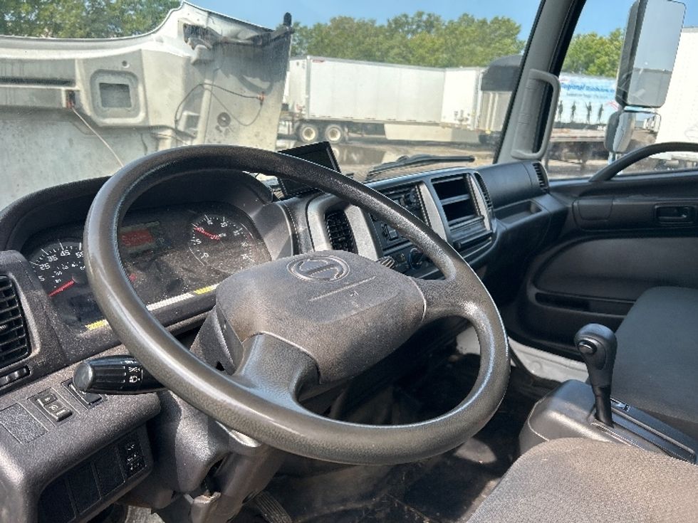 Medium Duty Box Truck-Light and Medium Duty Trucks-Hino-2019-268-Rochester-NY-145,100\n\t\tmiles-$ 48,750 - Image 18