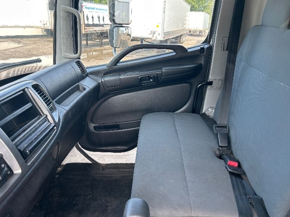 Medium Duty Box Truck-Light and Medium Duty Trucks-Hino-2019-268-Rochester-NY-145,100\n\t\tmiles-$ 48,750 - Image 19