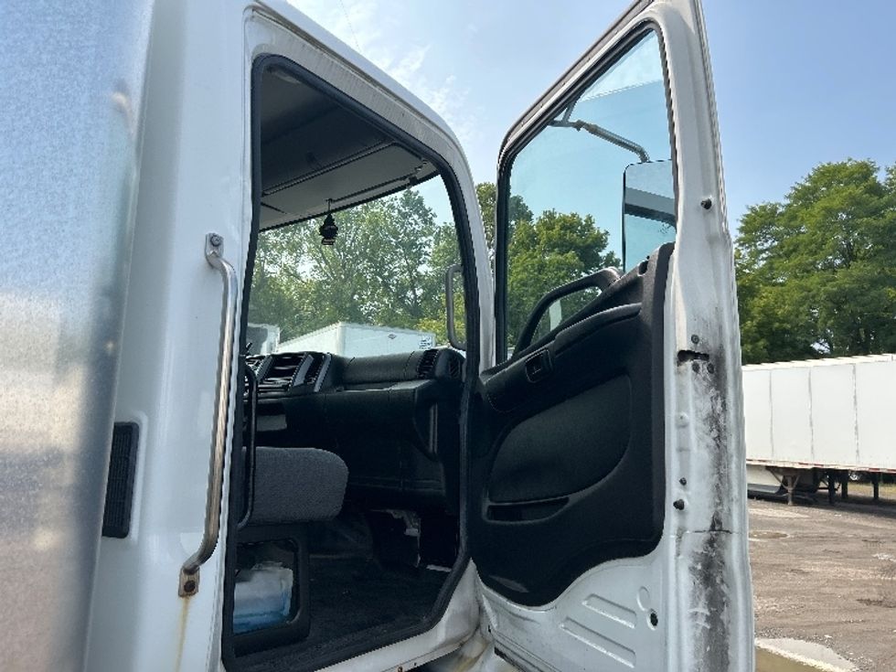 Medium Duty Box Truck-Light and Medium Duty Trucks-Hino-2019-268-Rochester-NY-145,100\n\t\tmiles-$ 48,750 - Image 20