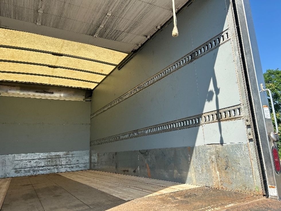 Medium Duty Box Truck-Light and Medium Duty Trucks-Hino-2019-268-Rochester-NY-150,270\n\t\tmiles-$ 36,250 - Image 12