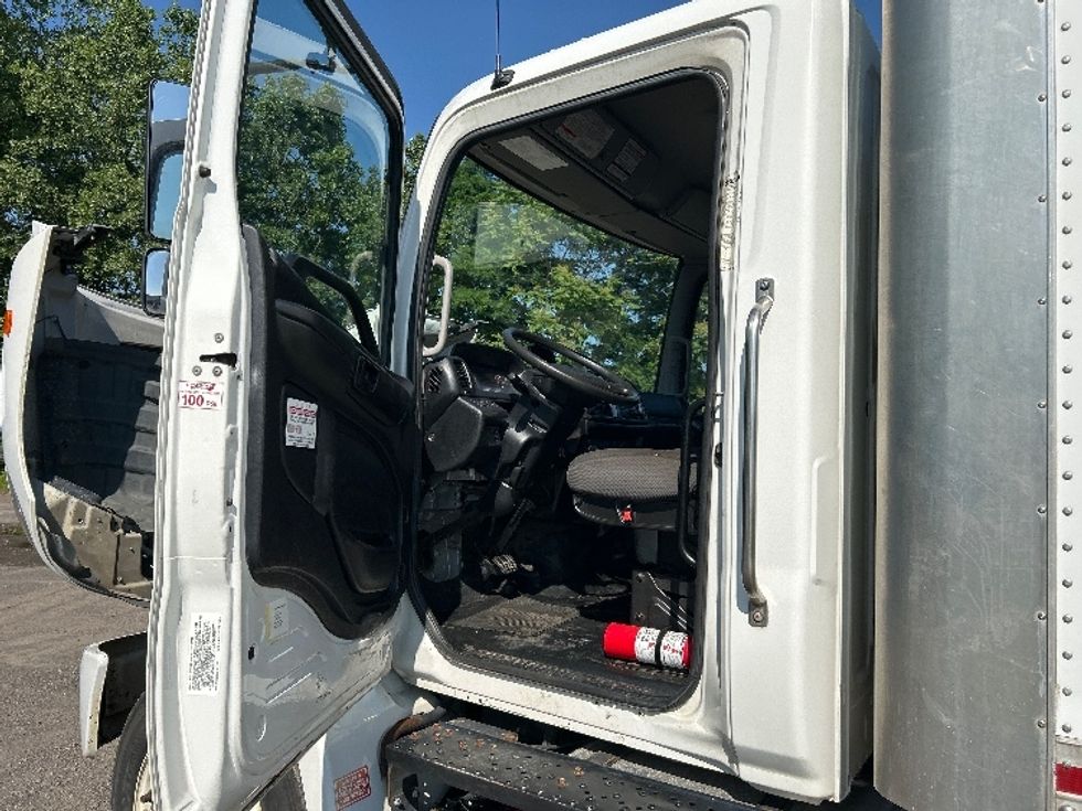 Medium Duty Box Truck-Light and Medium Duty Trucks-Hino-2019-268-Rochester-NY-150,270\n\t\tmiles-$ 36,250 - Image 16