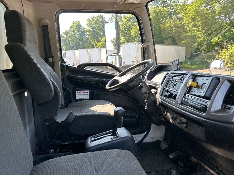Medium Duty Box Truck-Light and Medium Duty Trucks-Hino-2019-268-Rochester-NY-150,270\n\t\tmiles-$ 36,250 - Image 22
