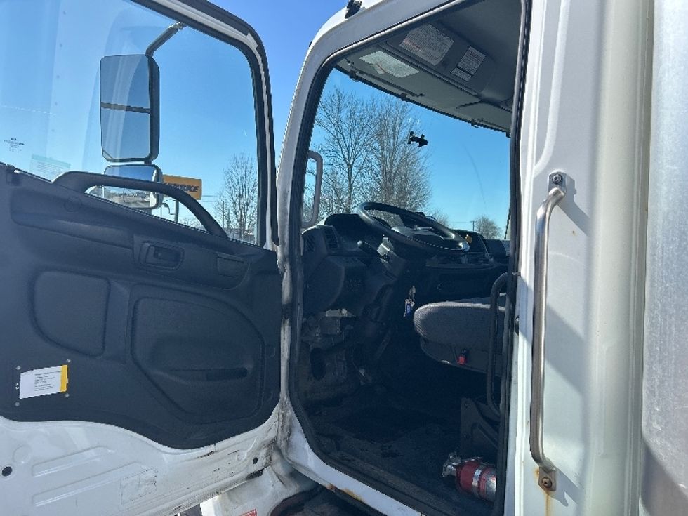 Medium Duty Box Truck-Light and Medium Duty Trucks-Hino-2019-268-Rochester-NY-178,361\n\t\tmiles-$ 47,000 - Image 16