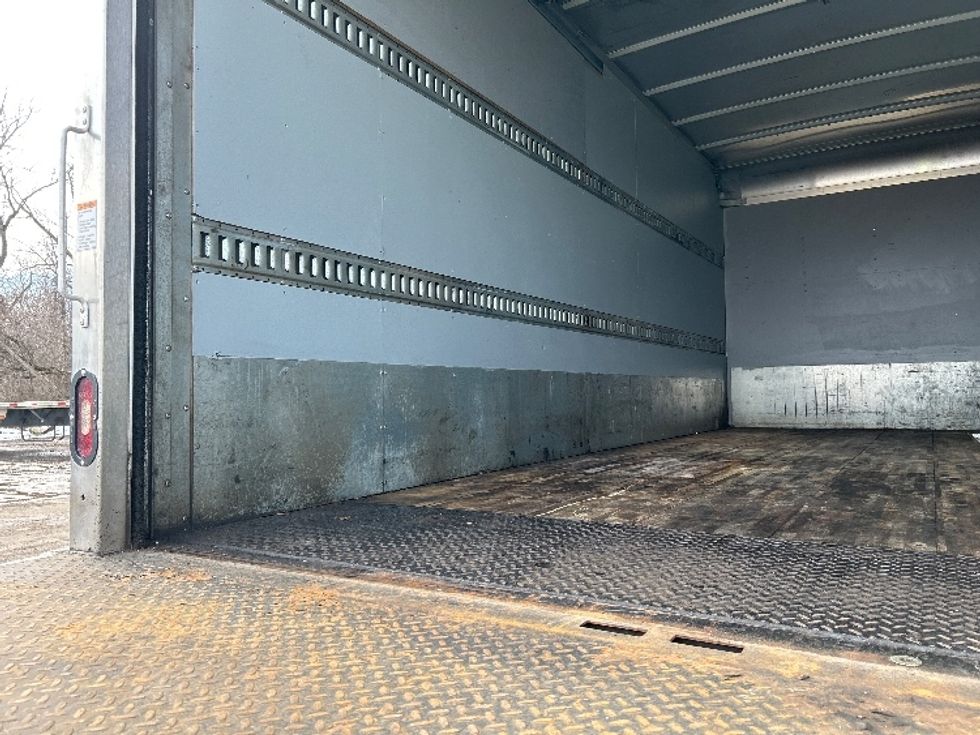 Medium Duty Box Truck-Light and Medium Duty Trucks-Hino-2019-268-Rochester-NY-183,666\n\t\tmiles-$ 35,250 - Image 11