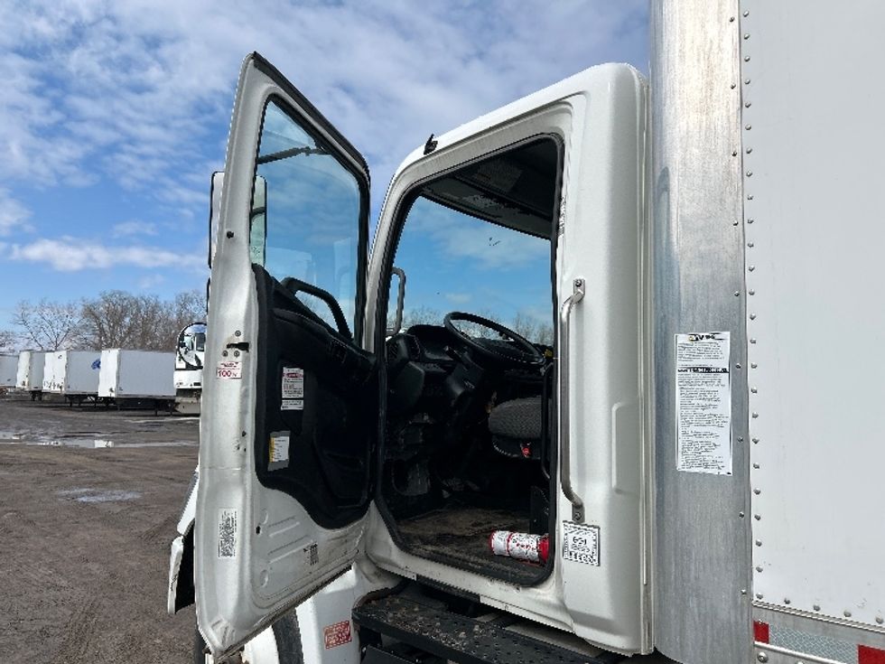 Medium Duty Box Truck-Light and Medium Duty Trucks-Hino-2019-268-Rochester-NY-183,666\n\t\tmiles-$ 35,250 - Image 16