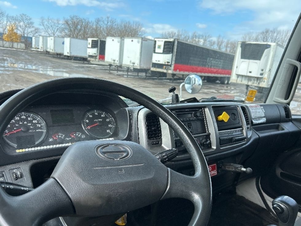 Medium Duty Box Truck-Light and Medium Duty Trucks-Hino-2019-268-Rochester-NY-183,666\n\t\tmiles-$ 35,250 - Image 17