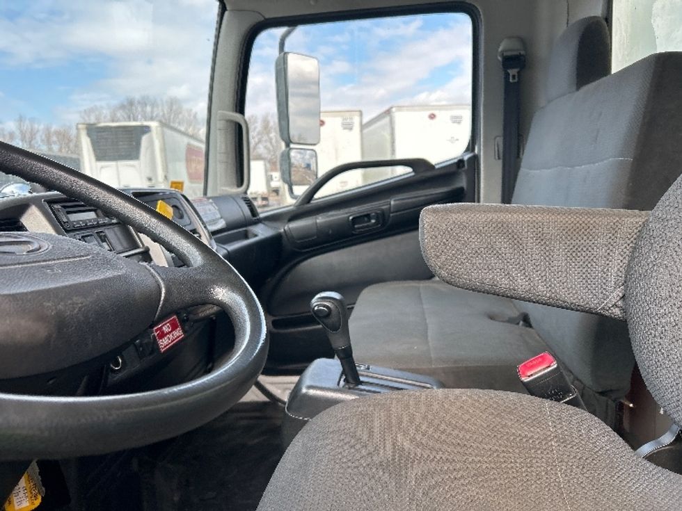 Medium Duty Box Truck-Light and Medium Duty Trucks-Hino-2019-268-Rochester-NY-183,666\n\t\tmiles-$ 35,250 - Image 19