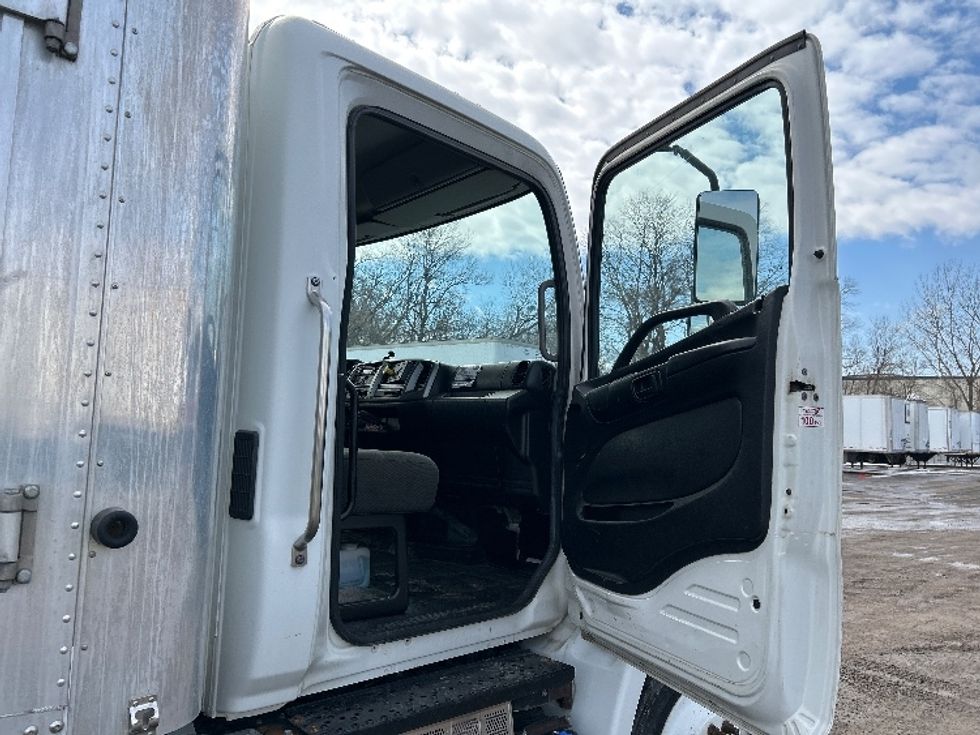 Medium Duty Box Truck-Light and Medium Duty Trucks-Hino-2019-268-Rochester-NY-183,666\n\t\tmiles-$ 35,250 - Image 20
