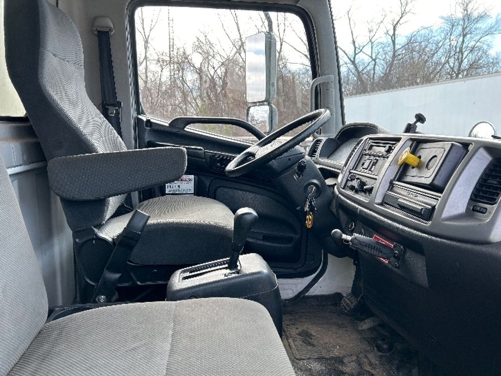 Medium Duty Box Truck-Light and Medium Duty Trucks-Hino-2019-268-Rochester-NY-183,666\n\t\tmiles-$ 35,250 - Image 22