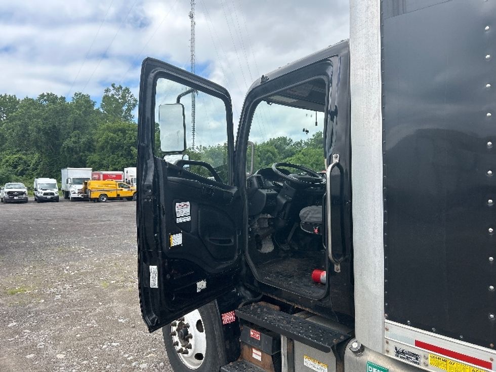 Medium Duty Box Truck-Light and Medium Duty Trucks-Hino-2019-268-Rochester-NY-198,680\n\t\tmiles-$ 46,000 - Image 16