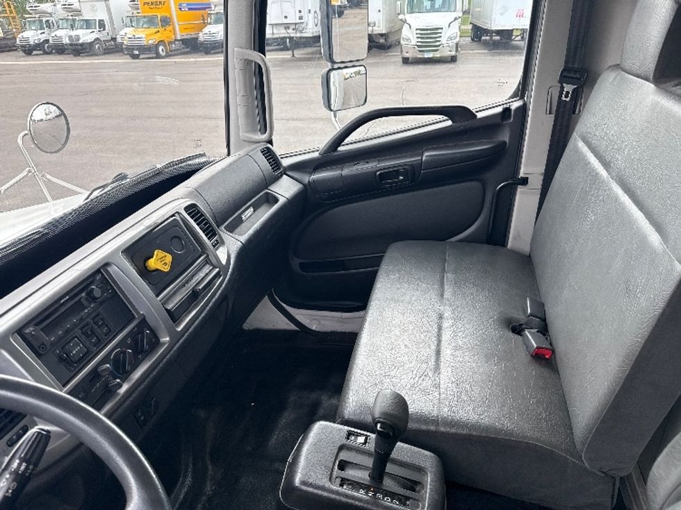 Medium Duty Box Truck-Light and Medium Duty Trucks-Hino-2019-268-Romulus-MI-120,251\n\t\tmiles-$ 58,000 - Image 19