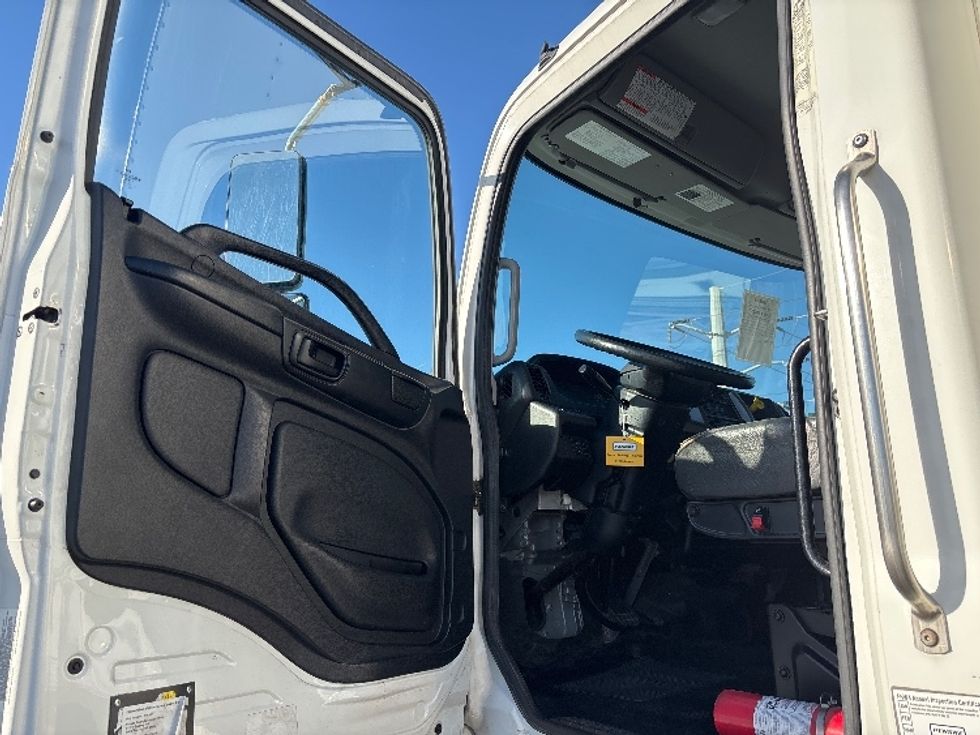 Medium Duty Box Truck-Light and Medium Duty Trucks-Hino-2019-268-Salt Lake City-UT-65,732\n\t\tmiles-$ 56,750 - Image 15