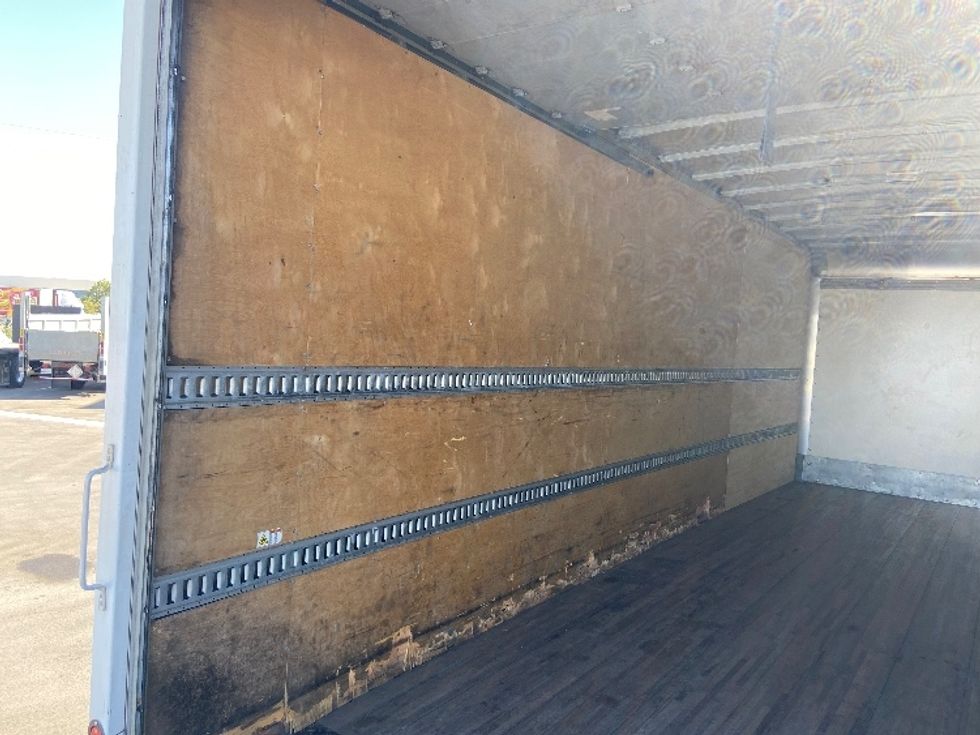 Medium Duty Box Truck-Light and Medium Duty Trucks-Hino-2019-268-San Antonio-TX-193,244\n\t\tmiles-$ 45,000 - Image 11