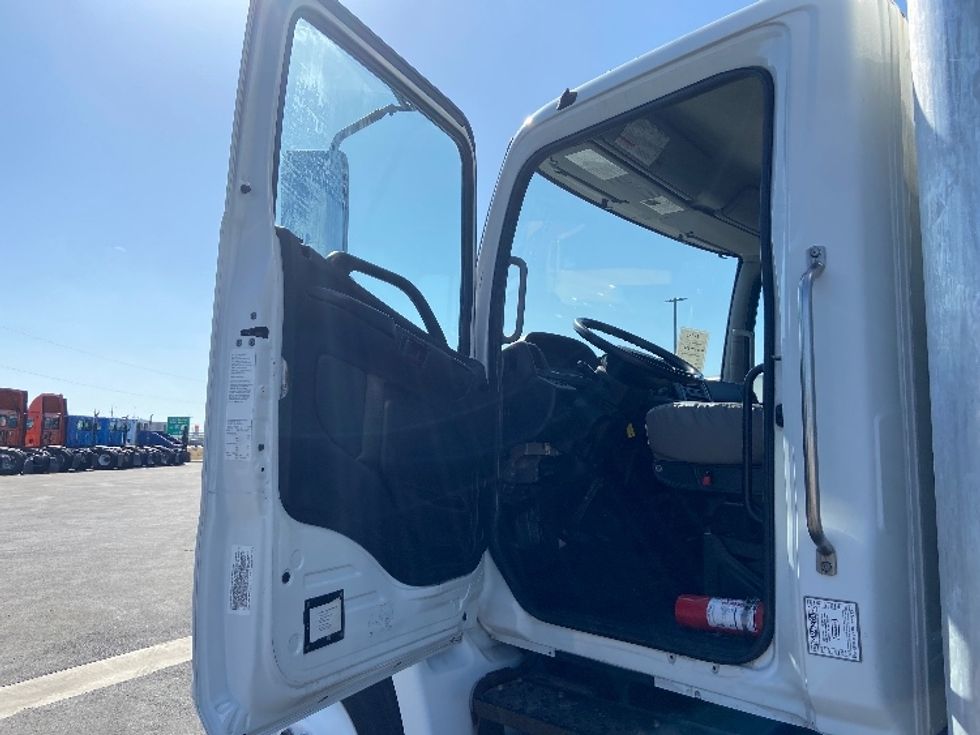 Medium Duty Box Truck-Light and Medium Duty Trucks-Hino-2019-268-San Antonio-TX-193,244\n\t\tmiles-$ 45,000 - Image 16