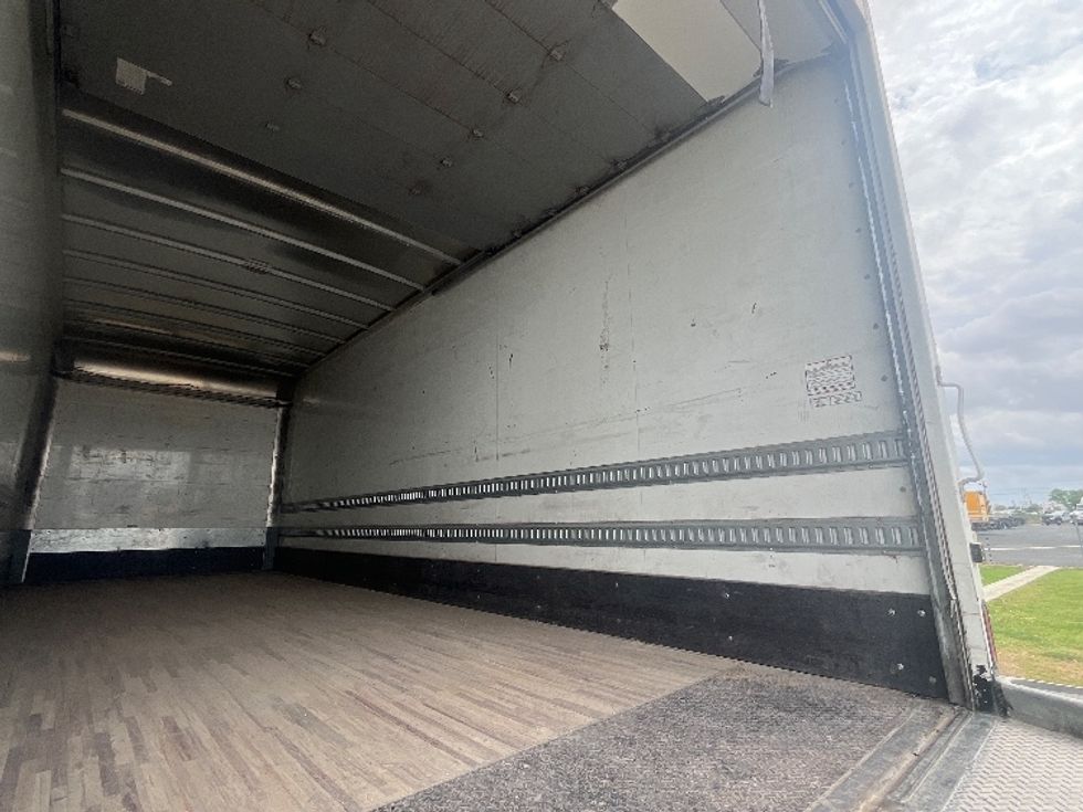 Medium Duty Box Truck-Light and Medium Duty Trucks-Hino-2019-268-San Antonio-TX-255,779\n\t\tmiles-$ 39,750 - Image 11