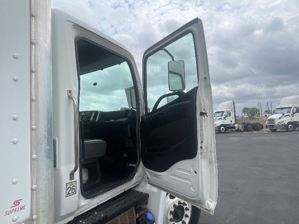 Medium Duty Box Truck-Light and Medium Duty Trucks-Hino-2019-268-San Antonio-TX-255,779\n\t\tmiles-$ 39,750 - Image 20
