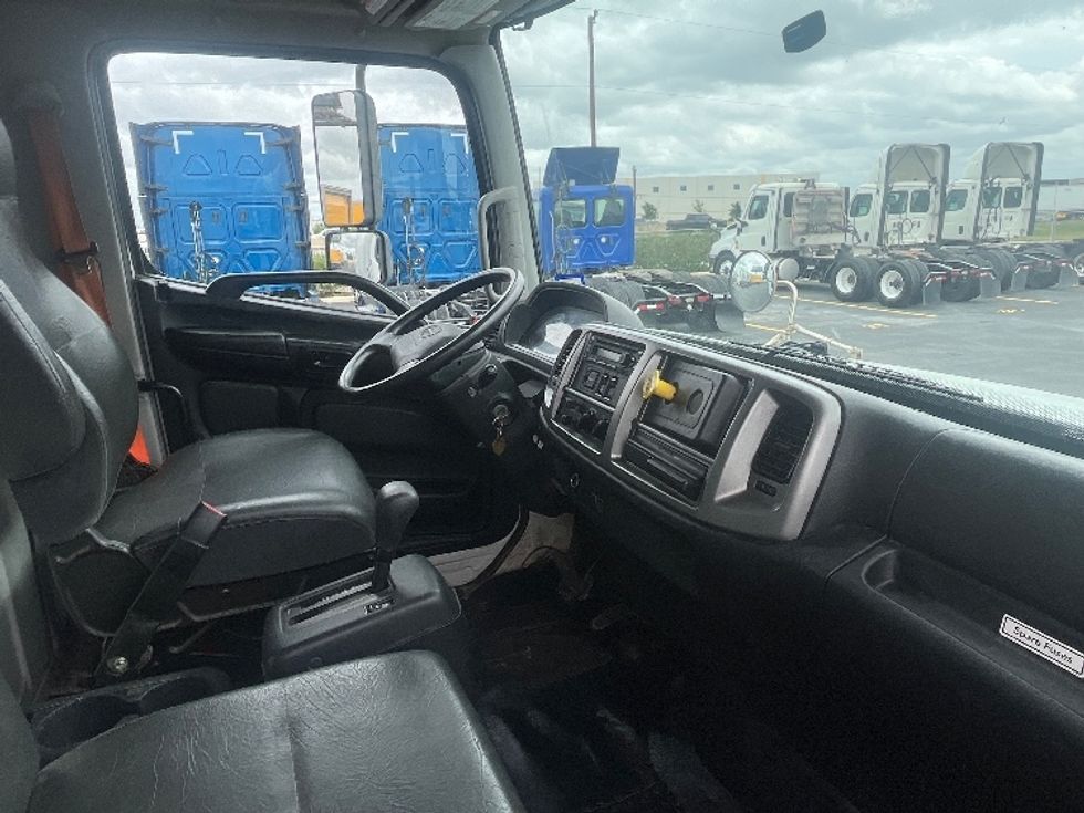 Medium Duty Box Truck-Light and Medium Duty Trucks-Hino-2019-268-San Antonio-TX-255,779\n\t\tmiles-$ 39,750 - Image 22